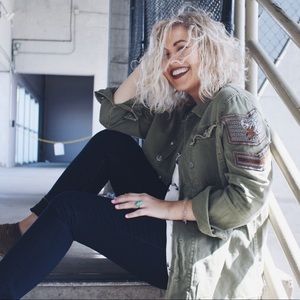 Meet your Posher, Bailey